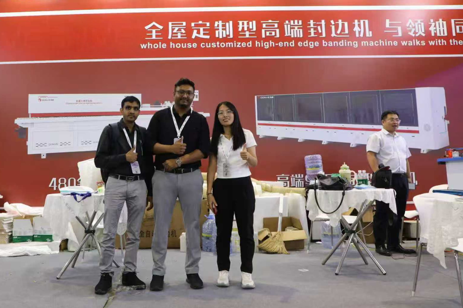 Ruiqi team at trade show -- engaging with overseas buyers