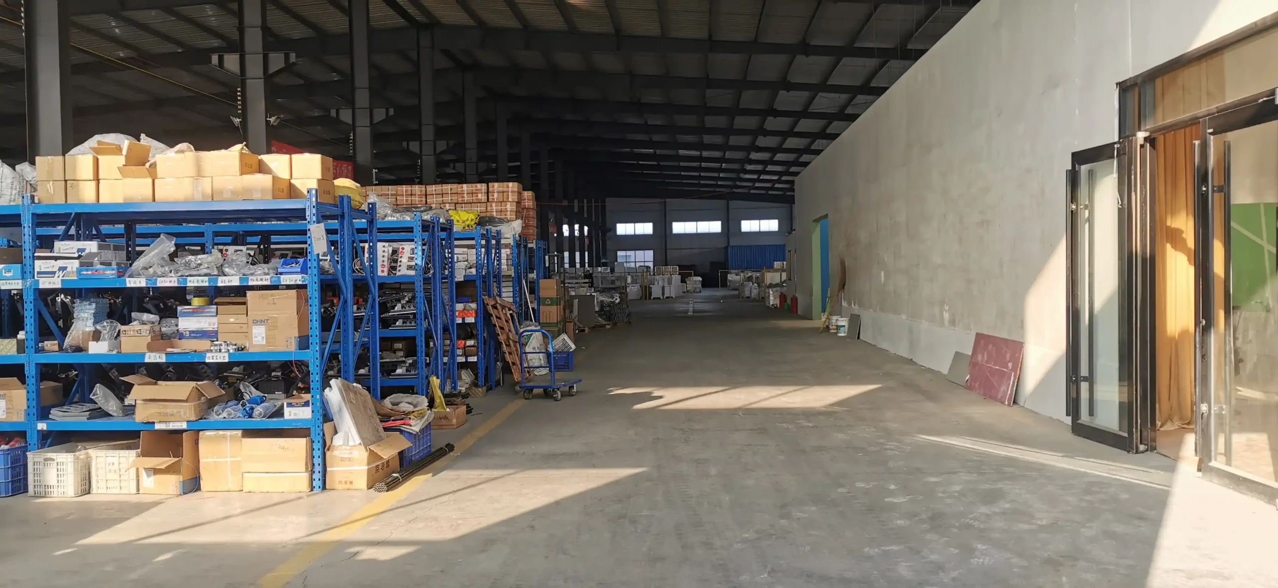 Ruiqi Woodworking Machinery factory floor -- large-scale production